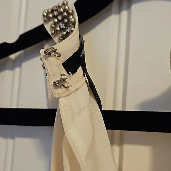 Halter Flowly Top With Neck Embellishments Size M - Picture 5 of 5